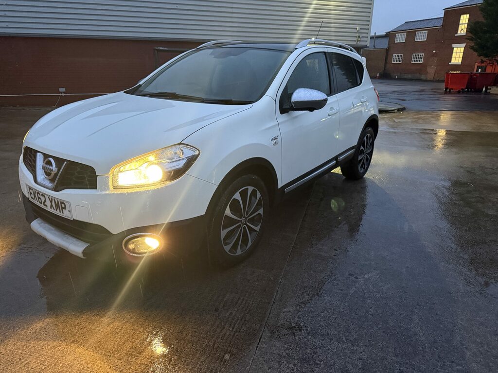 Nissan Qashqai Suv EK62XMP White #2