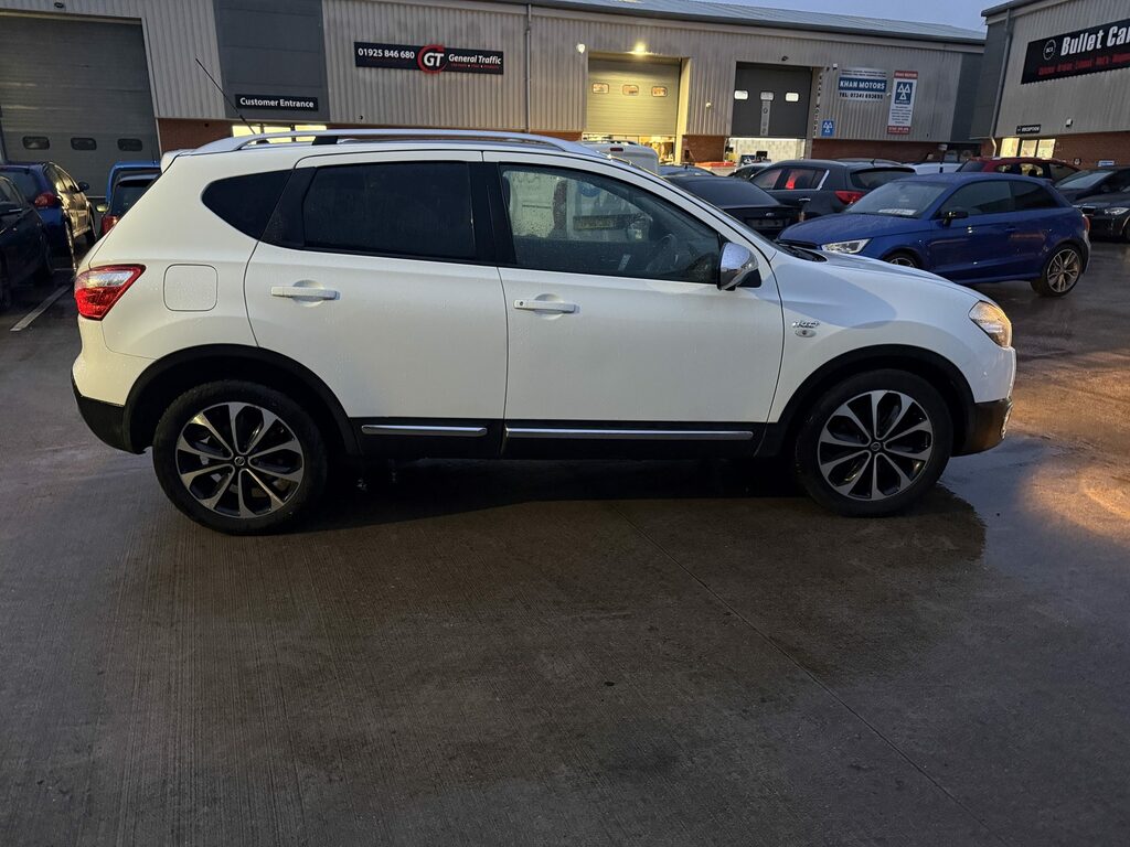 Nissan Qashqai Suv EK62XMP White #6