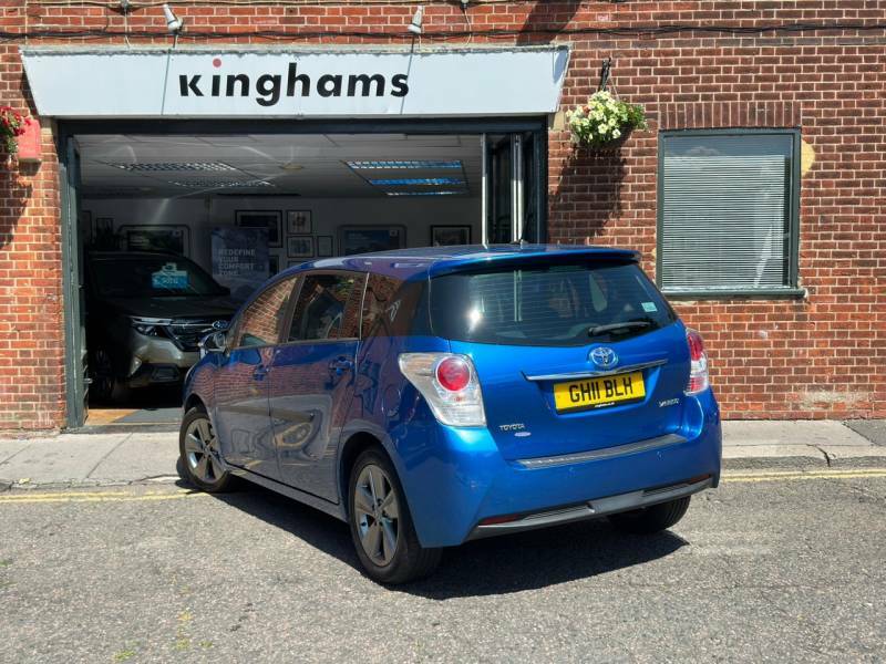 Toyota Verso 1.8 V-matic Trend M-drive S 7 Seater - 2014 6 Blue #3