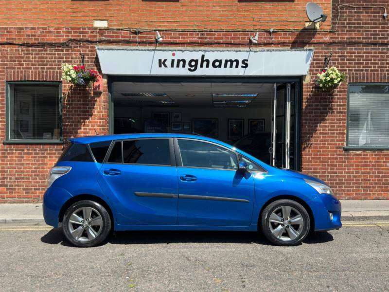 Toyota Verso 1.8 V-matic Trend M-drive S 7 Seater - 2014 6 Blue #2