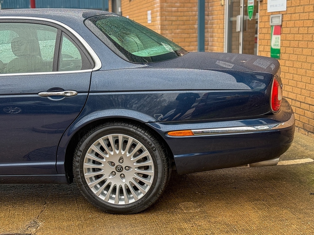 Daimler Super Eight Super Eight 2006 Lwb X350 Silver #23