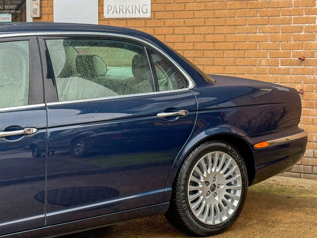 Daimler Super Eight Super Eight 2006 Lwb X350 Silver #12