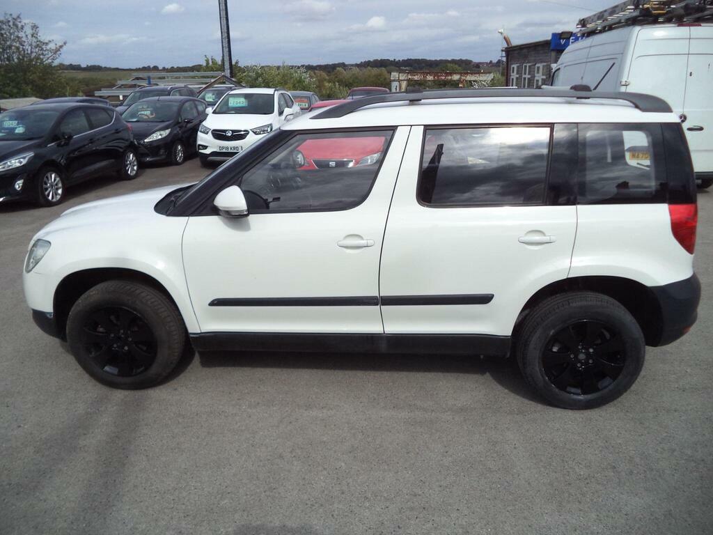 Skoda Yeti 1.2 Tsi S Euro 5 White #4