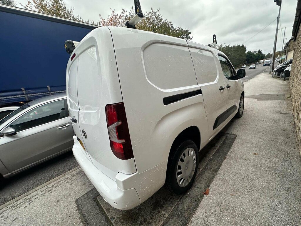 Vauxhall Combo Panel Van 1.5 Turbo D 2300 Sportive L2 H1 Euro 6 6 DV22ZYD White #4
