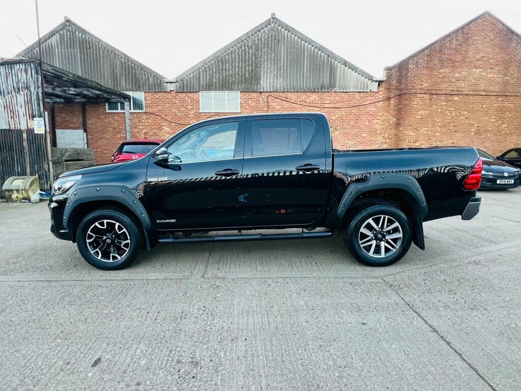 Toyota HILUX Pickup 2.4 D-4d Invincible X 4Wd Euro 6 Ss DV69YKC Black #4