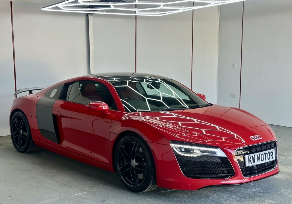 Audi R8 Coupe Red