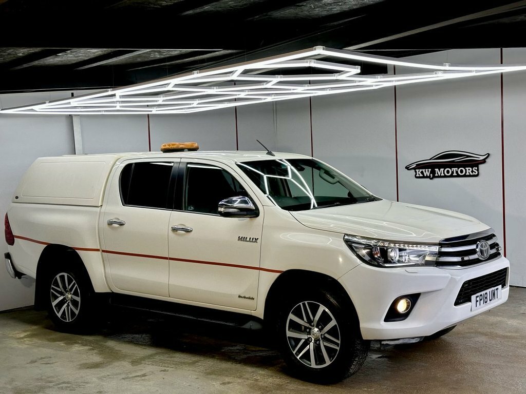 Toyota HILUX 2.4L Invincible White