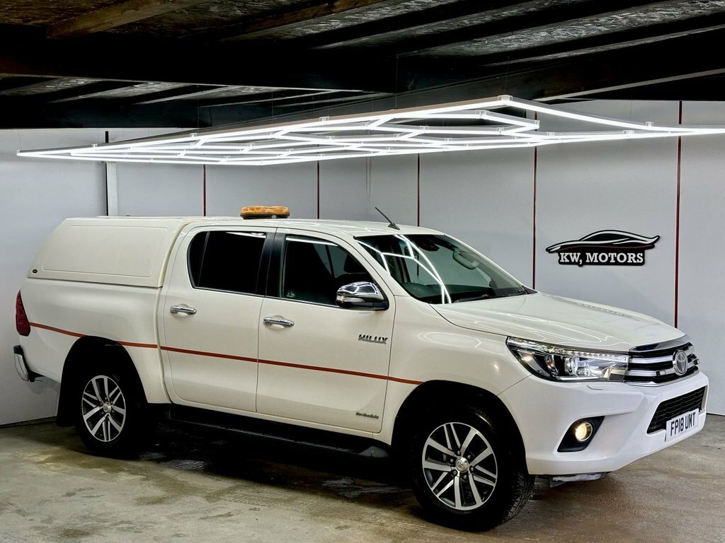 Toyota HILUX 2.4L Invincible FP18UMT White #2