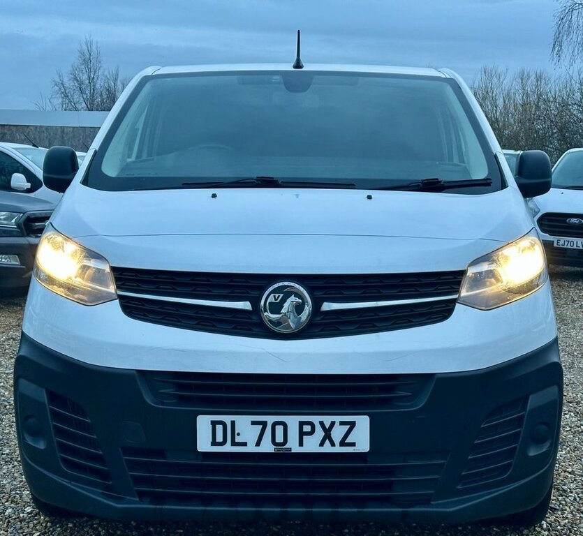 Vauxhall Vivaro 1.5L Dynamic 6Dr DL70PXZ White #4