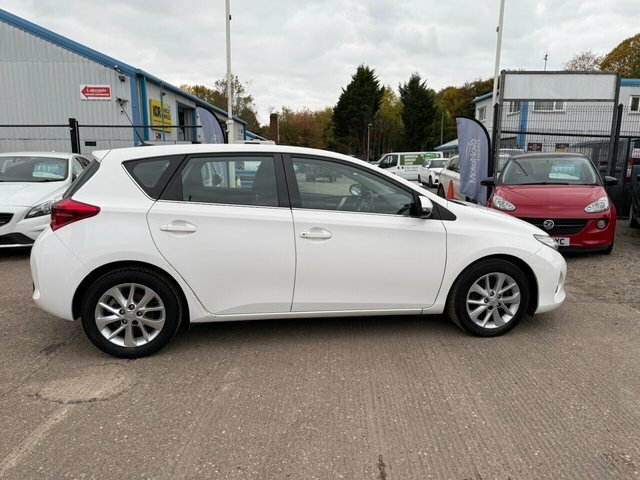 Toyota Auris 1.33 Dual Vvt-i Icon Hatchback E White #2