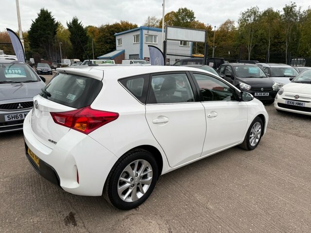 Toyota Auris 1.33 Dual Vvt-i Icon Hatchback E White #3