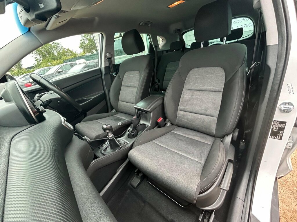 Hyundai Tucson 1.6 Crdi Se Nav Euro 6 Ss WP68JVV White #3