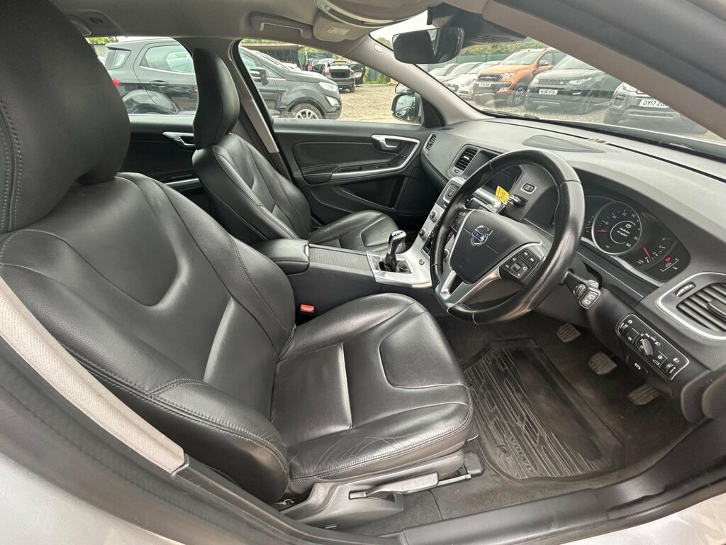 Volvo V60 2.0 D4 Se Nav Euro 6 Ss LK67CZW Silver #2