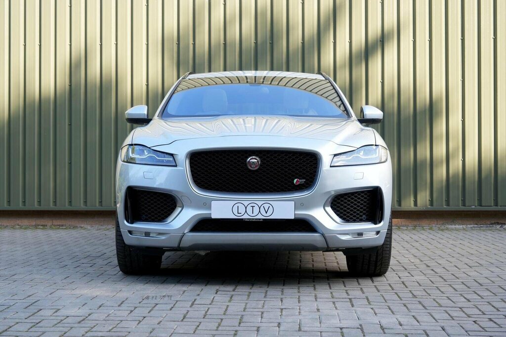 Jaguar F-Pace 3.0 D300 V6 First Edition Awd Euro 6 Ss Silver #2