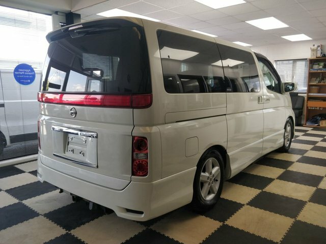 Nissan Elgrand Mpv HC08BNO White #3