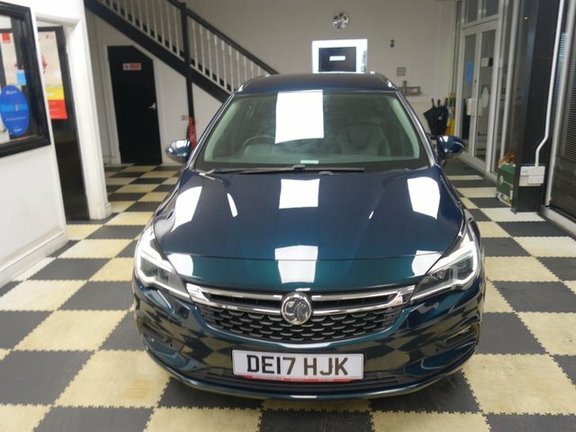 Vauxhall Astra Turbo Elite Sports Tourer DE17HJK Green #2