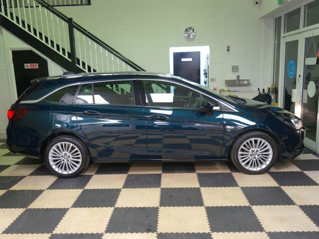 Vauxhall Astra Turbo Elite Sports Tourer DE17HJK Green #4