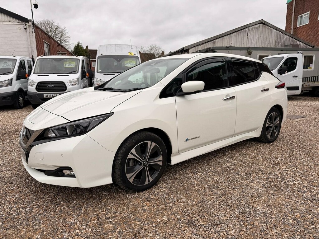 Nissan Leaf 40Kwh N-connecta DC69AZA White #2