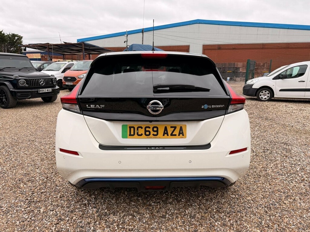 Nissan Leaf 40Kwh N-connecta DC69AZA White #4