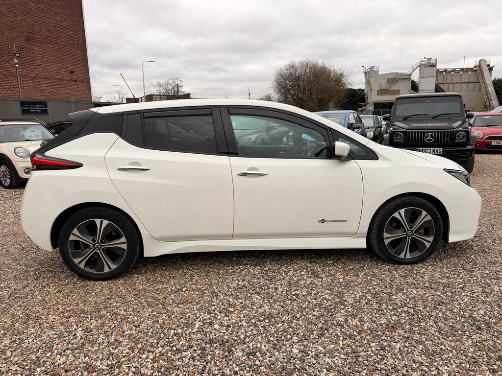 Nissan Leaf 40Kwh N-connecta DC69AZA White #5