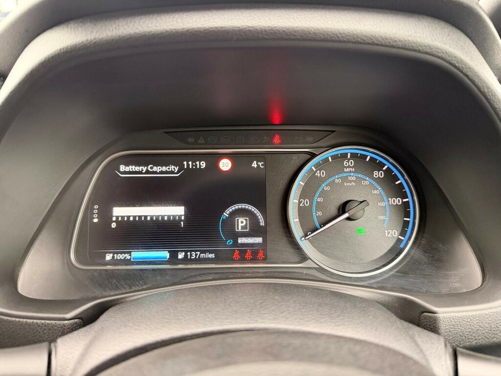 Nissan Leaf 40Kwh N-connecta DC69AZA White #6