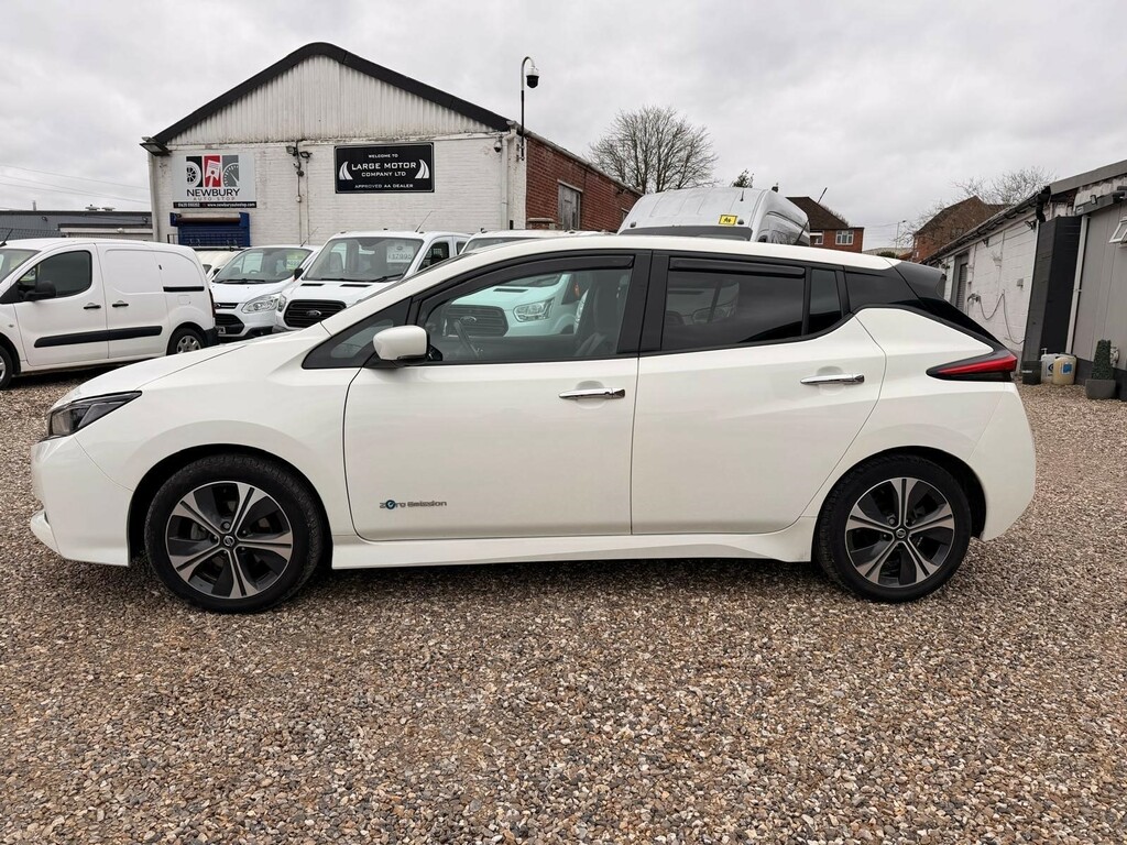 Nissan Leaf 40Kwh N-connecta DC69AZA White #3