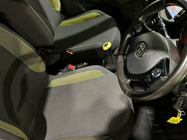 Toyota Aygo 1.0 Vvt-i X-cite 3 Yellow Bi-tone Hatchback Pe Yellow #5