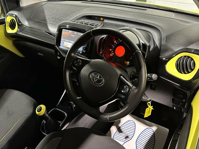 Toyota Aygo 1.0 Vvt-i X-cite 3 Yellow Bi-tone Hatchback Pe Yellow #2