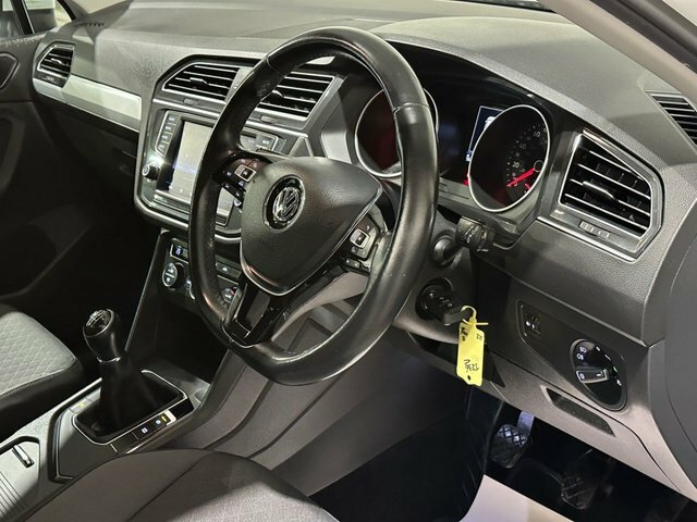 Volkswagen Tiguan 2.0 Tdi Bluemotion Tech Se Suv E White #2
