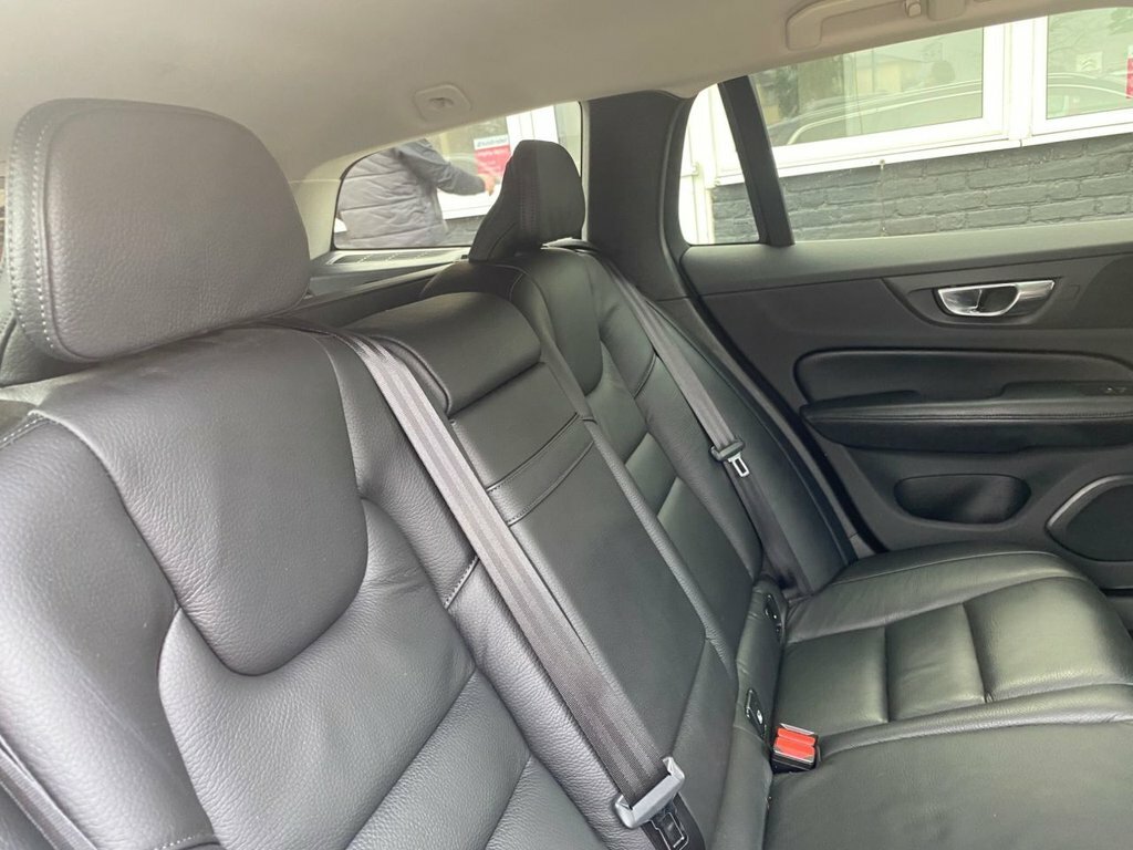 Volvo V60 2L Inscription FJ68KDF Black #6