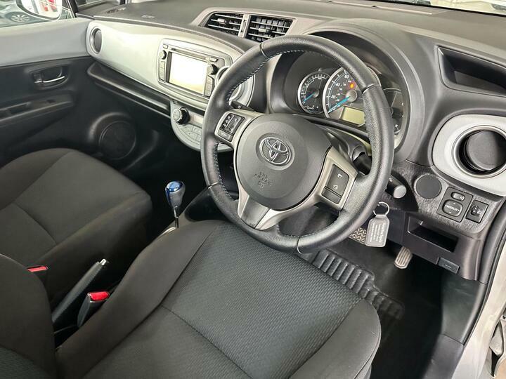Toyota Yaris 1.5 Vvt-h T4 Cvt Euro 5 Silver #6