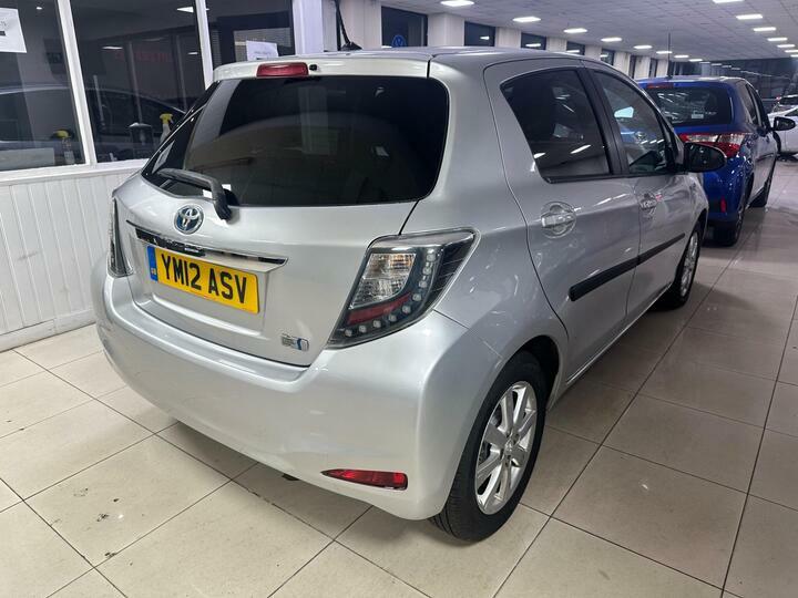 Toyota Yaris 1.5 Vvt-h T4 Cvt Euro 5 Silver #3