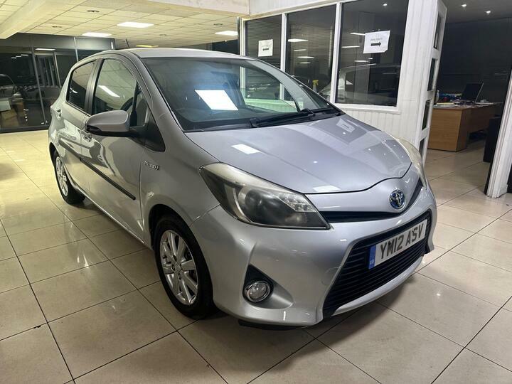 Toyota Yaris 1.5 Vvt-h T4 Cvt Euro 5 Silver #2