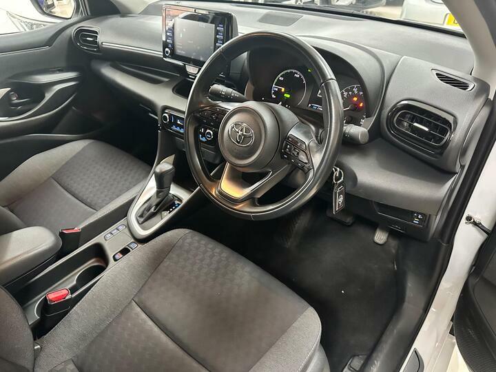 Toyota Yaris 1.5 Vvt-h Icon E-cvt Euro 6 Ss DC21GOE White #6
