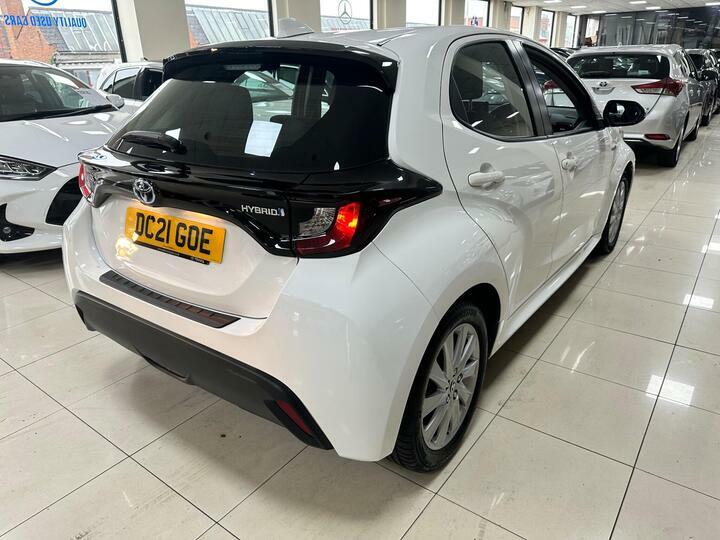 Toyota Yaris 1.5 Vvt-h Icon E-cvt Euro 6 Ss DC21GOE White #3