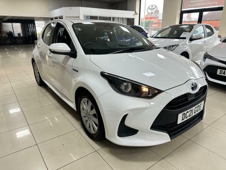 Toyota Yaris 1.5 Vvt-h Icon E-cvt Euro 6 Ss DC21GOE White #2