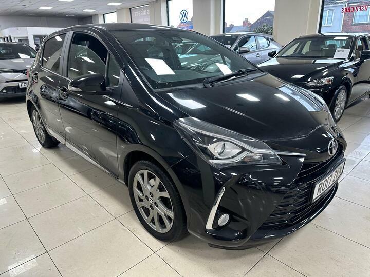 Toyota Yaris 1.5 Vvt-i Excel Euro 6 RO17ZKM Black #2