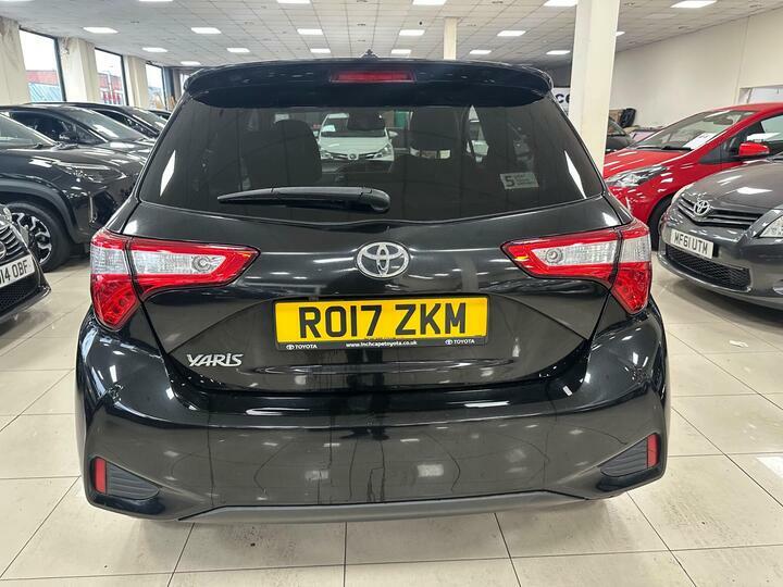Toyota Yaris 1.5 Vvt-i Excel Euro 6 RO17ZKM Black #4