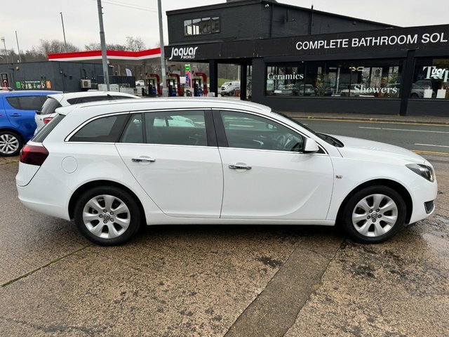 Vauxhall Insignia Estate LM65ZSZ White #4