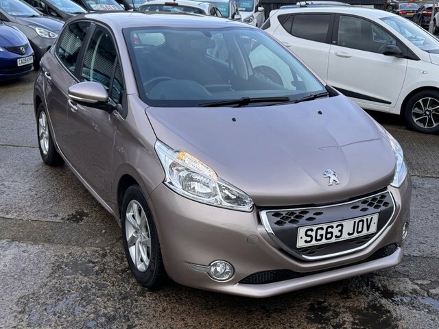 Peugeot 208 Hatchback Pink #2