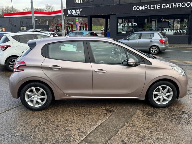 Peugeot 208 Hatchback Pink #4
