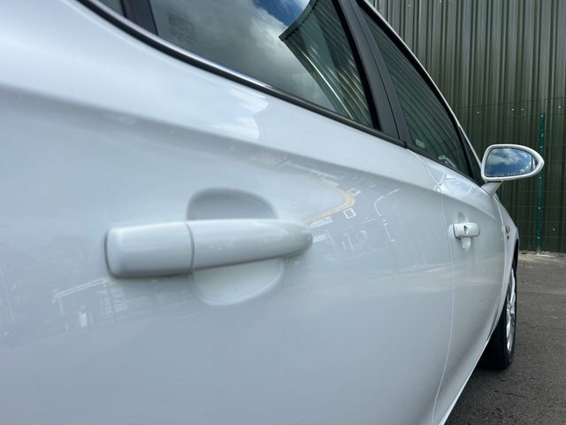 Vauxhall Corsa Se Ecoflex DV66UNZ White #4
