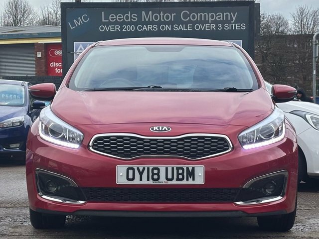 Kia Ceed Hatchback Red #4