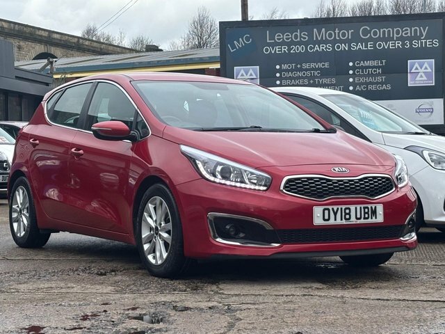 Kia Ceed Hatchback Red #3