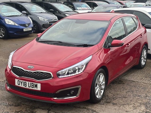 Kia Ceed Hatchback Red #6