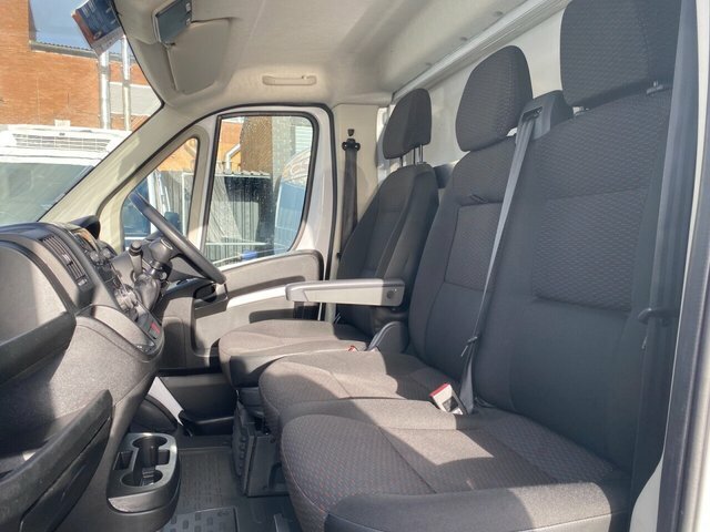 Citroen Relay 2.2 Bluehdi 35 X CN23DFE White #4