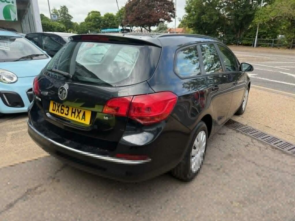 Vauxhall Astra 1.6 16V Exclusiv DX63HXA Black #4