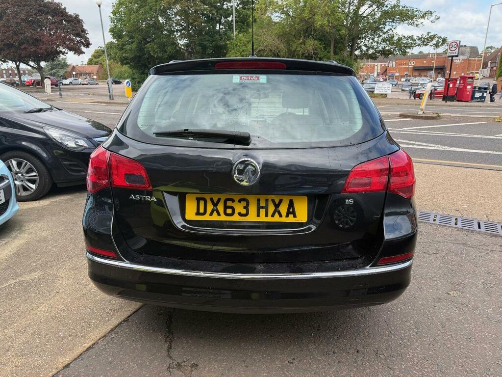 Vauxhall Astra 1.6 16V Exclusiv DX63HXA Black #5