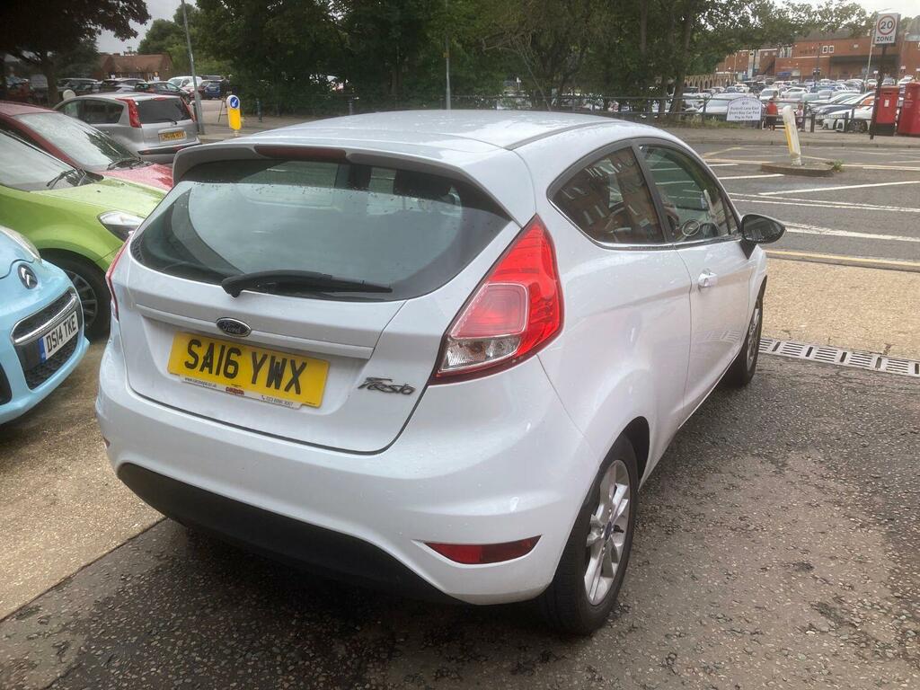 Ford Fiesta 1.3 Zetec SA16YWX White #5