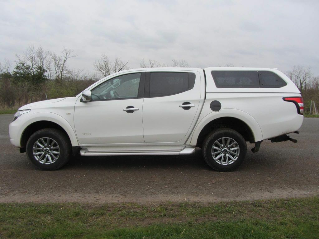 Mitsubishi L200 2.4 Di-d Dc Titan 4Wd Euro 6 CX67MGZ White #4